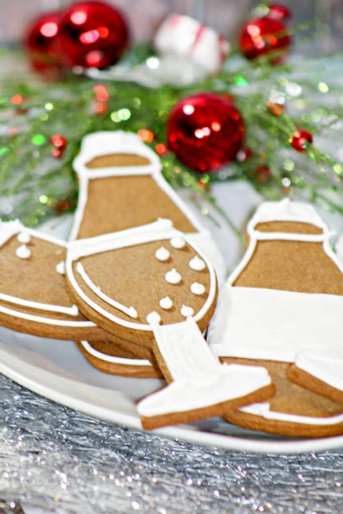 Make this super cute & fun New Year's Eve dog treats recipe so your furry best friend can ring in the New Year along with you. It's a hypoallergenic dog treat for dogs without wheat allergies.